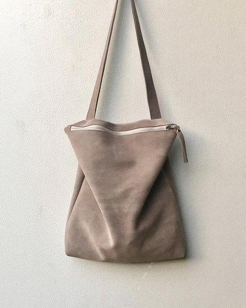 Zipper suede grey tote bag